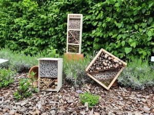 Tri gnezdilnice za čebele