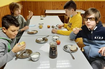 Slovenski zajtrk z AM v jedilnici